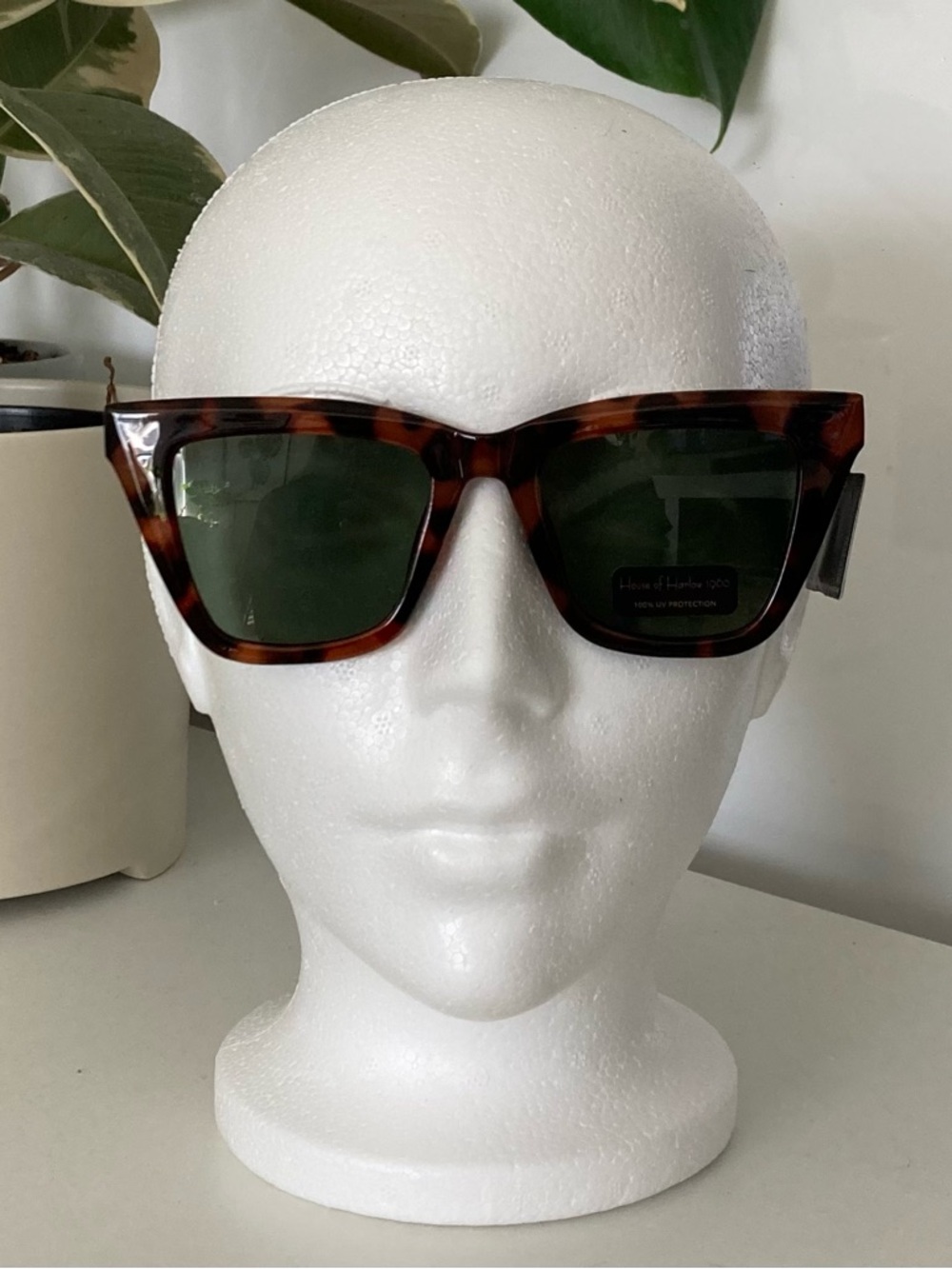 House of Harlow Tortoiseshell Cat-eye Sunglasses with Dark Green Lenses BNWT